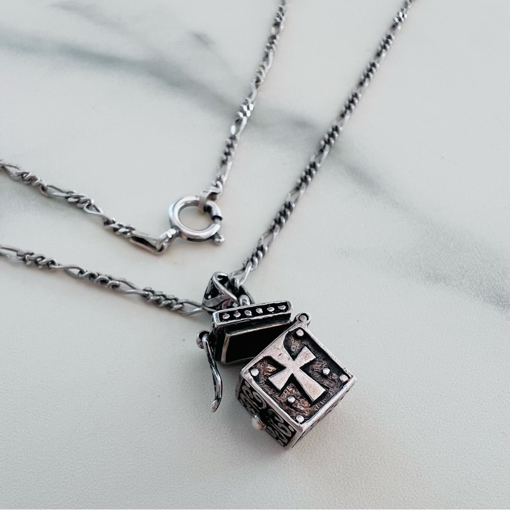 Mysterious Vintage .925 Sterling Prayer Box w/ Hinged Lid and 2mm Figaro Chain - Picture 9 of 16